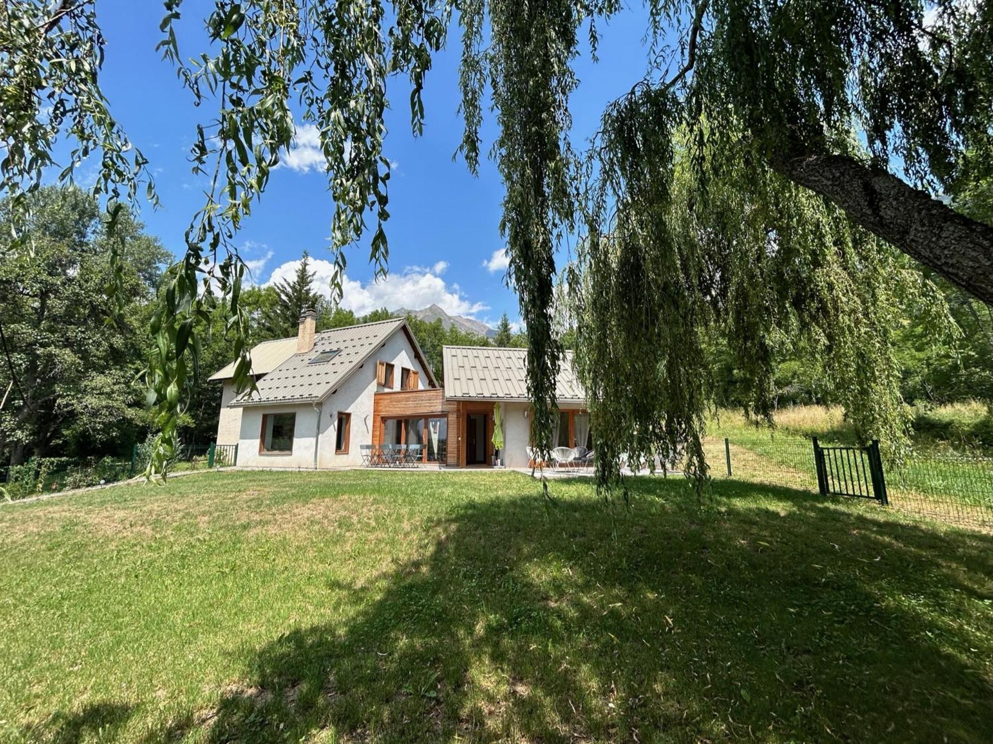 Maison Refaite A Neuf En Pleine Nature Puy-Saint-Eusebe Kültér fotó